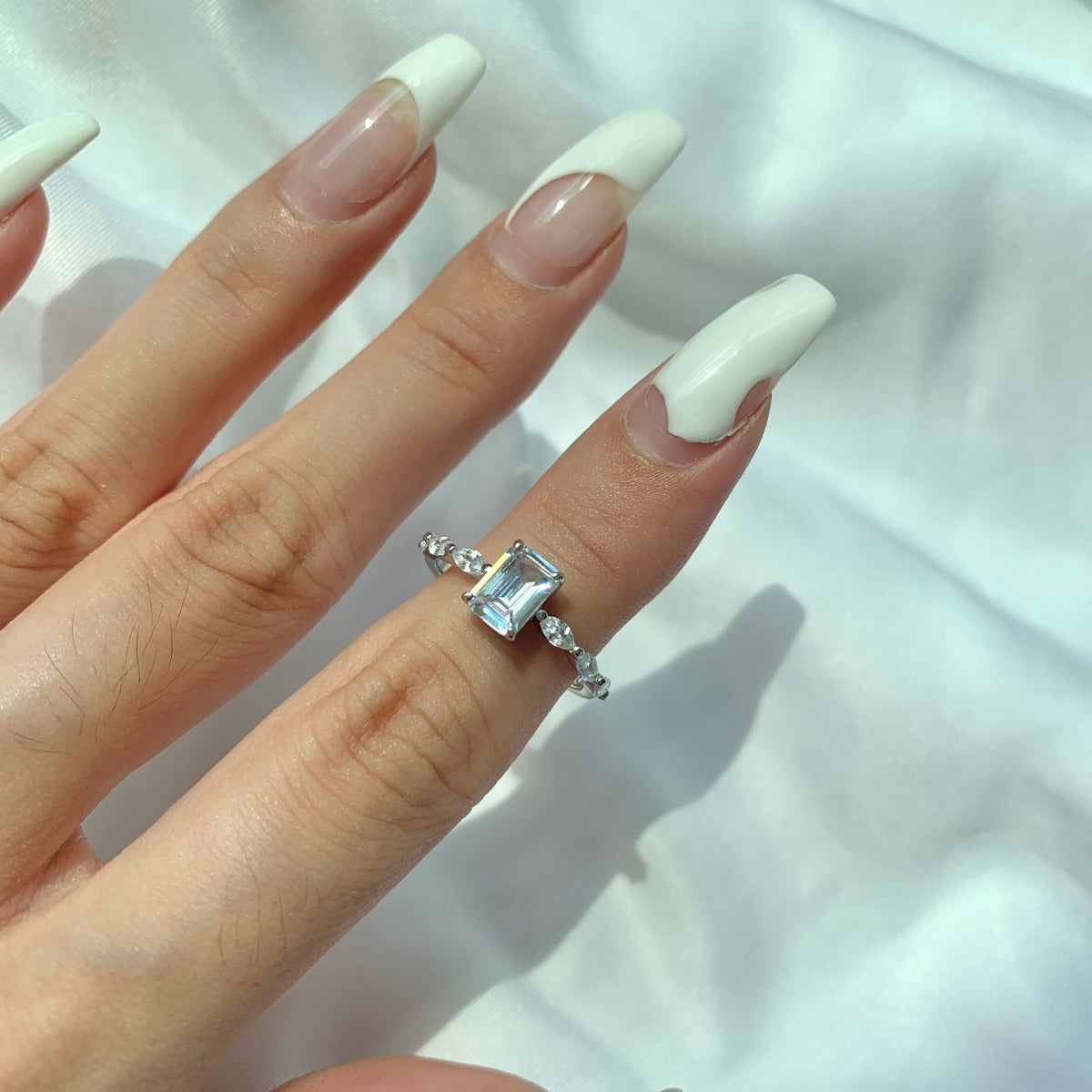 [Bloom]1.0 Carat Dainty Resplendent Radiant Cut Daily Ring