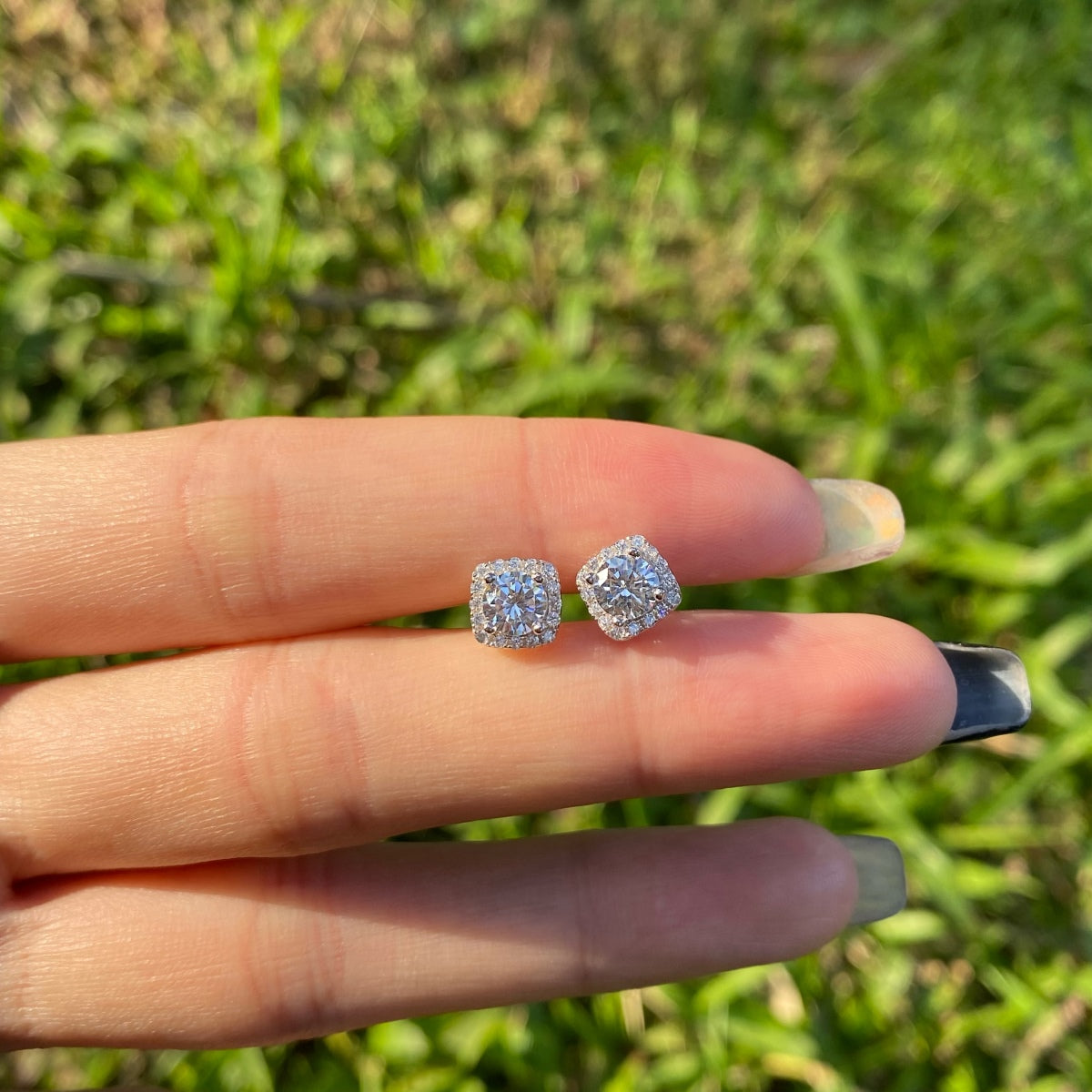 [Bloom]Classic Round Center Stone Stud Earrings