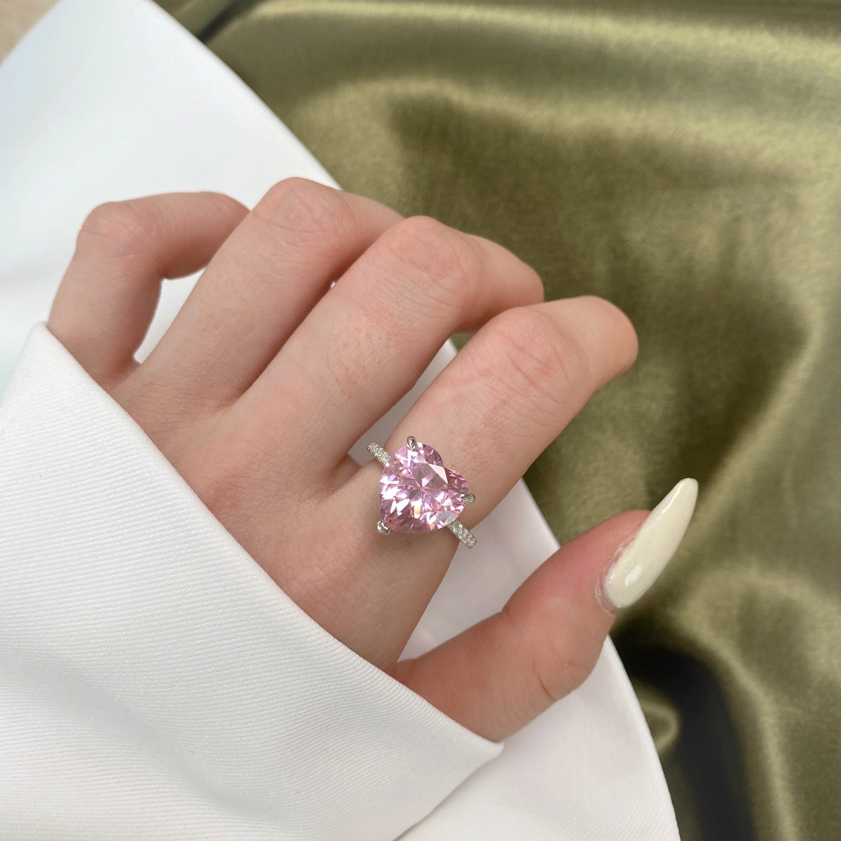 [Bloom]6.0 Carat Luxurious Sparkling Romantic Heart Cut Lover Ring