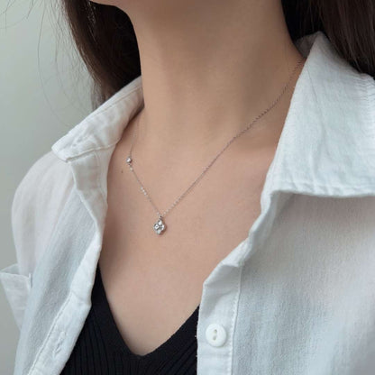 [Bloom]Delicate Flower Shape Necklace