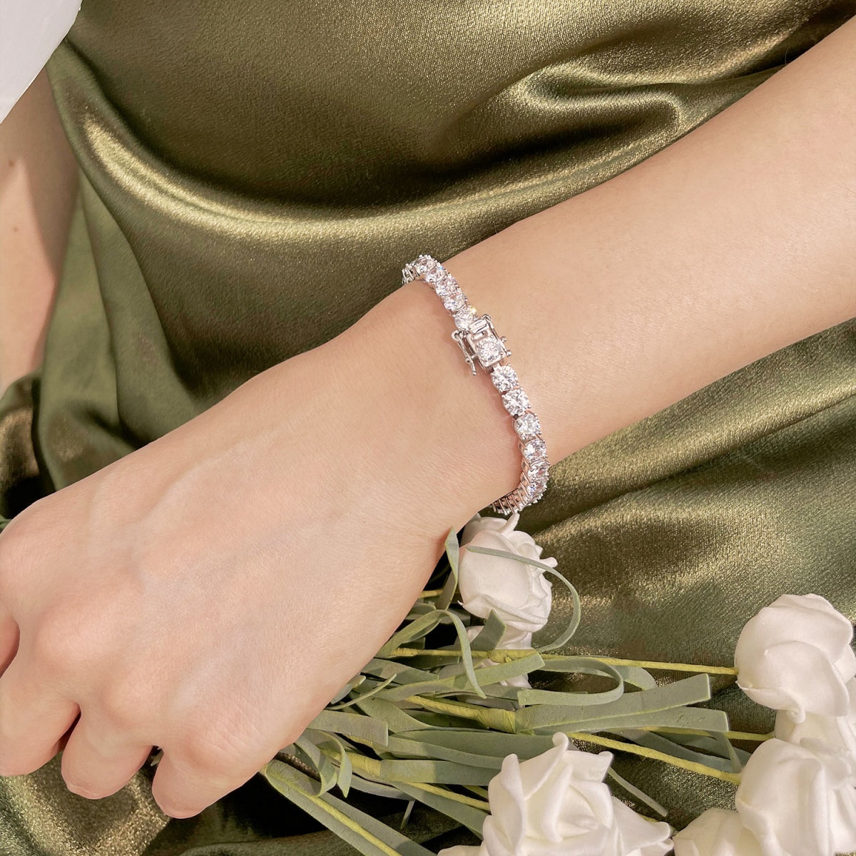 [Bloom]Ornate Sparkling Round Cut Wedding Bracelet