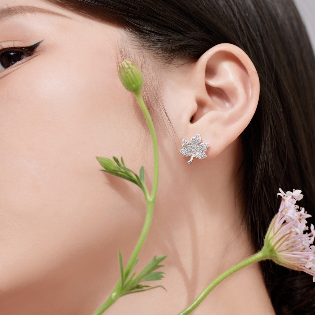 [Bloom]Exquisite Maple Leaf Design Earrings