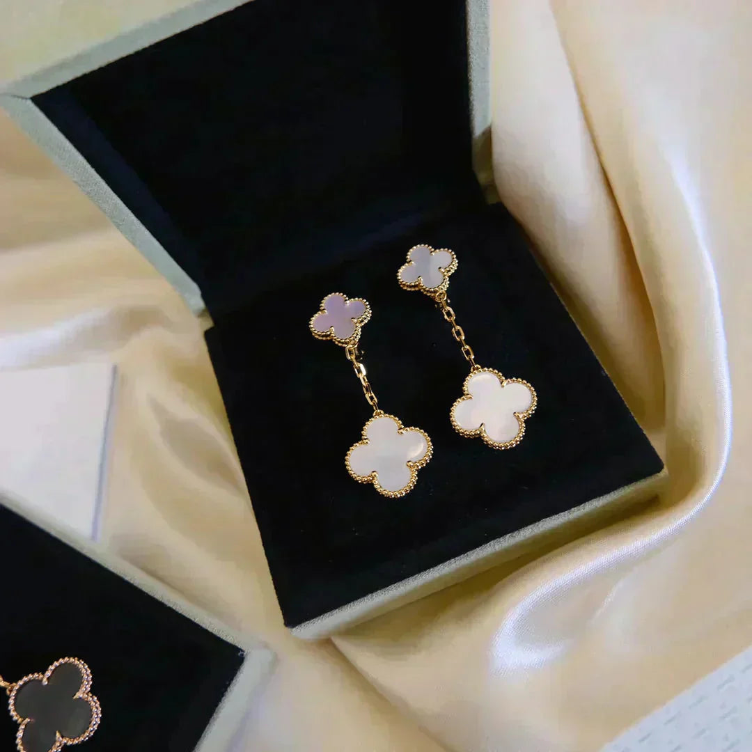 [Bloom]CLOVER 2 MOTIF WHITE MOP EARRINGS