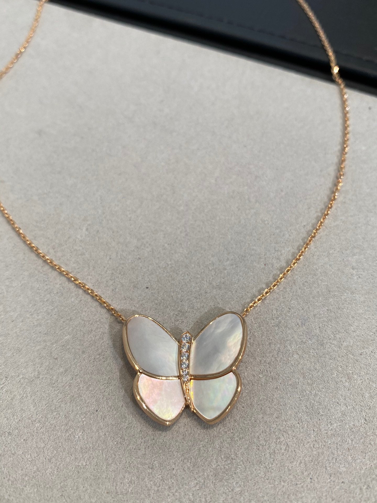 [Bloom]BUTTERFLY GOLD MOP DIAMOND NECKLACE