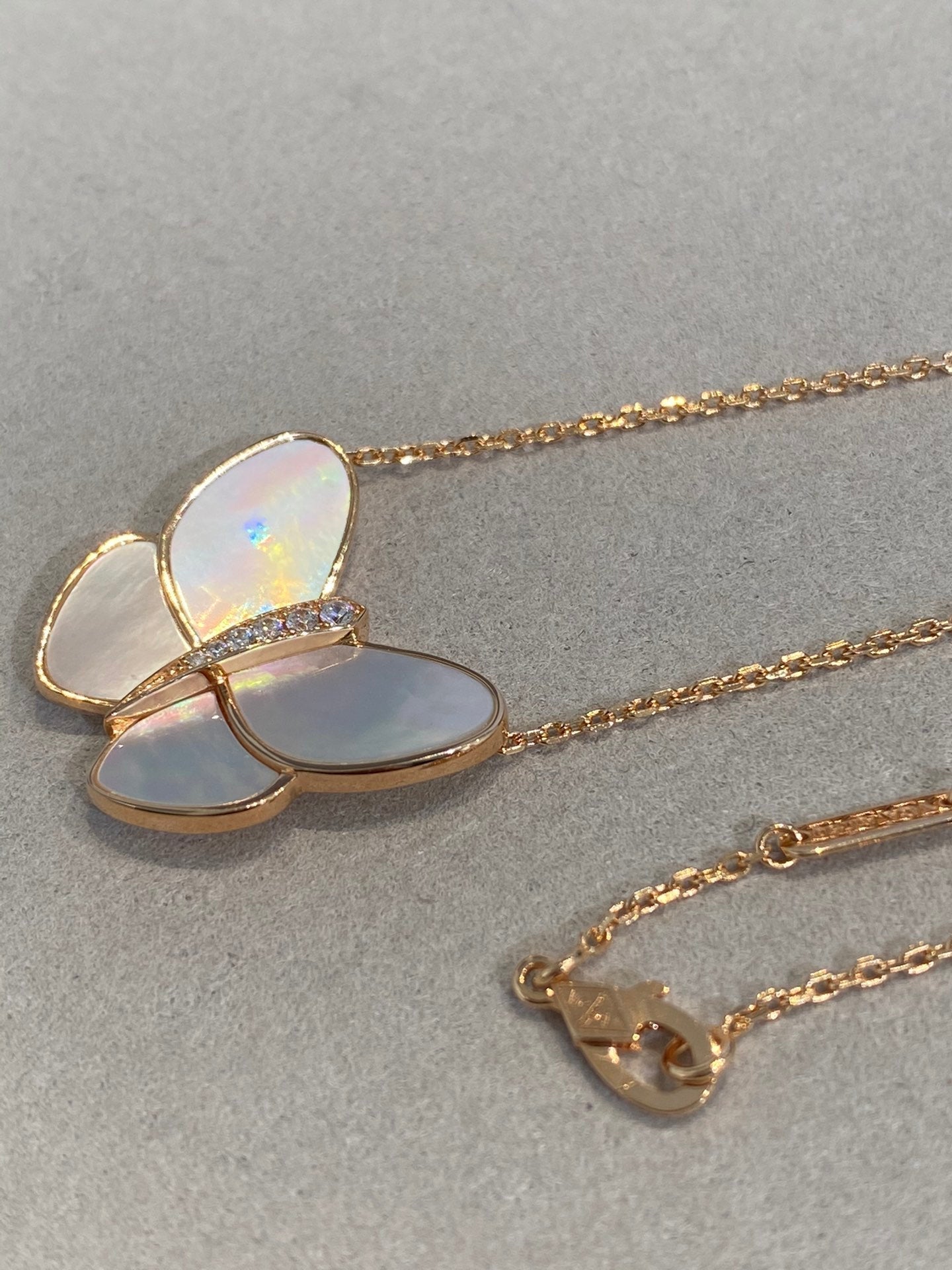 [Bloom]BUTTERFLY GOLD MOP DIAMOND NECKLACE