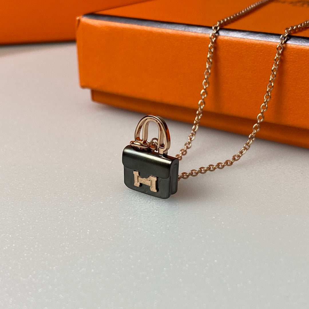 [Bloom]CONSTANCE BLACK PEDANT PINK GOLD NECKLACE