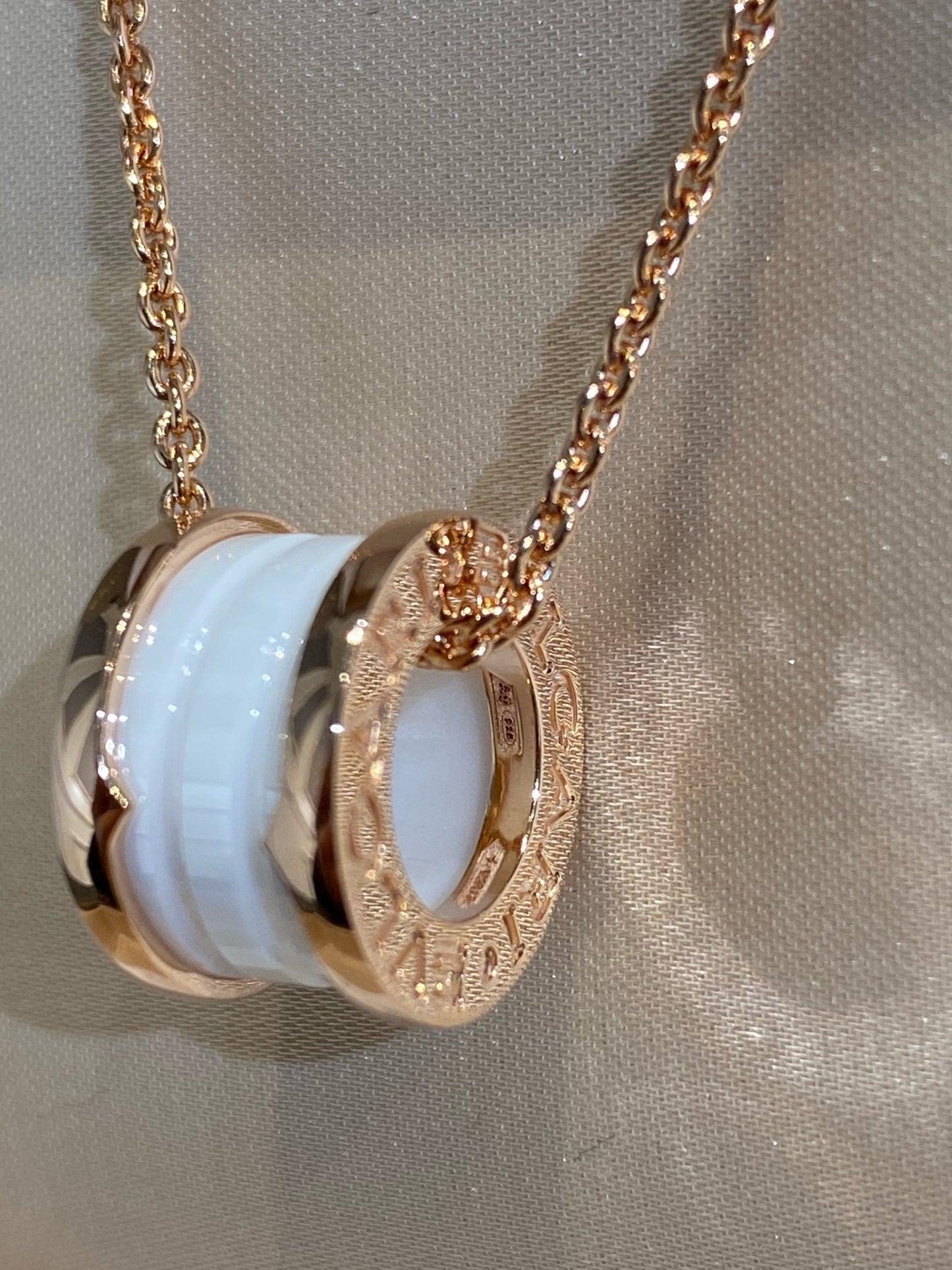 [Bloom]ZERO 1 WHITE CERAMIC PINK GOLD NECKLACE