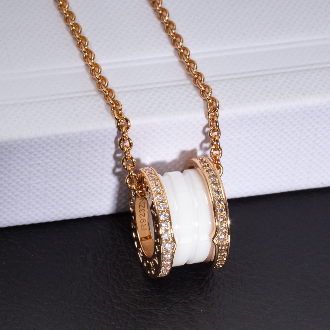 [Bloom]ZERO 1 WHITE CERAMIC PINK GOLD DIAMOND NECKLACE