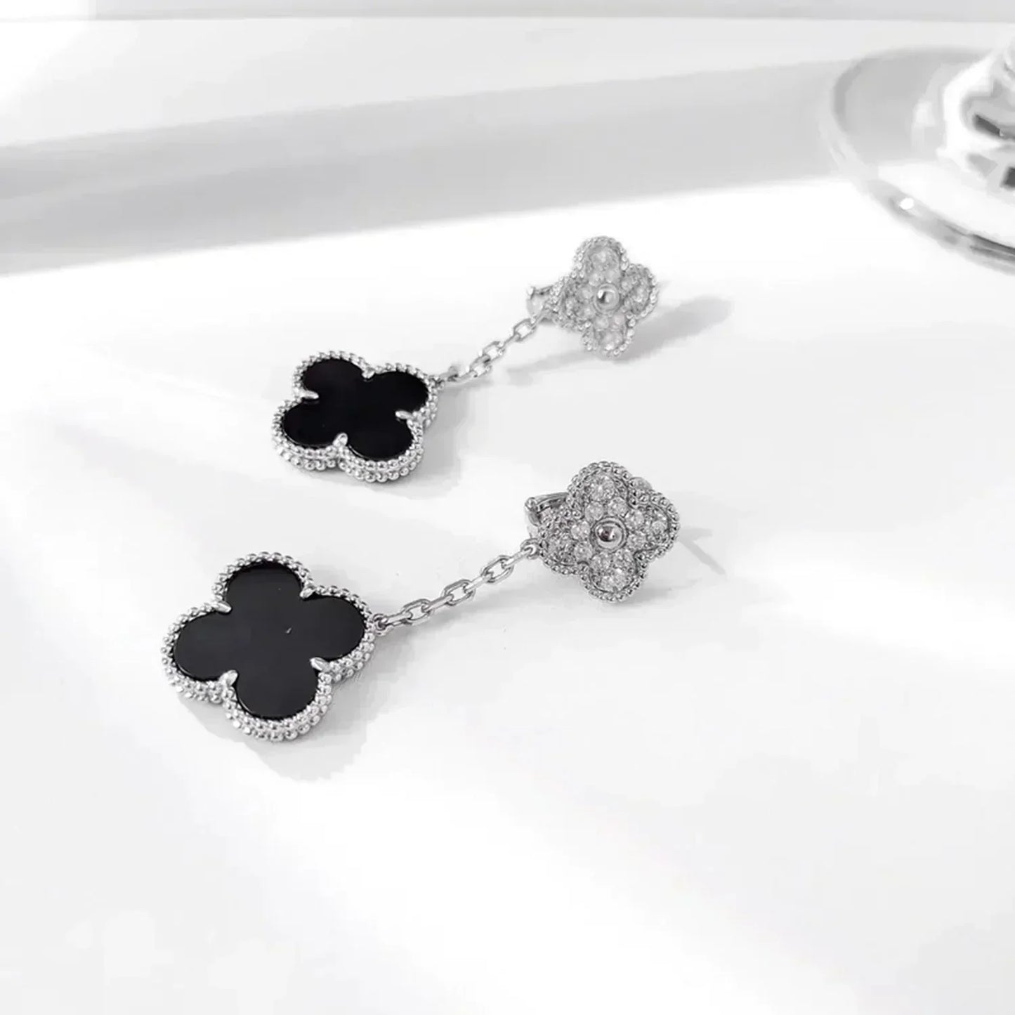 [Bloom]CLOVER 2 MOTIFS  DIAMOND ONYX EARRINGS SILVER