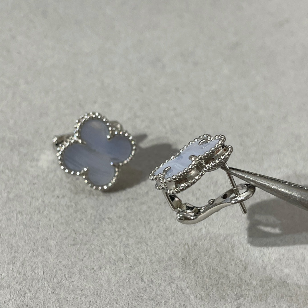 [Bloom]CLOVER CHALCEDONY SILVER STUD EARRINGS