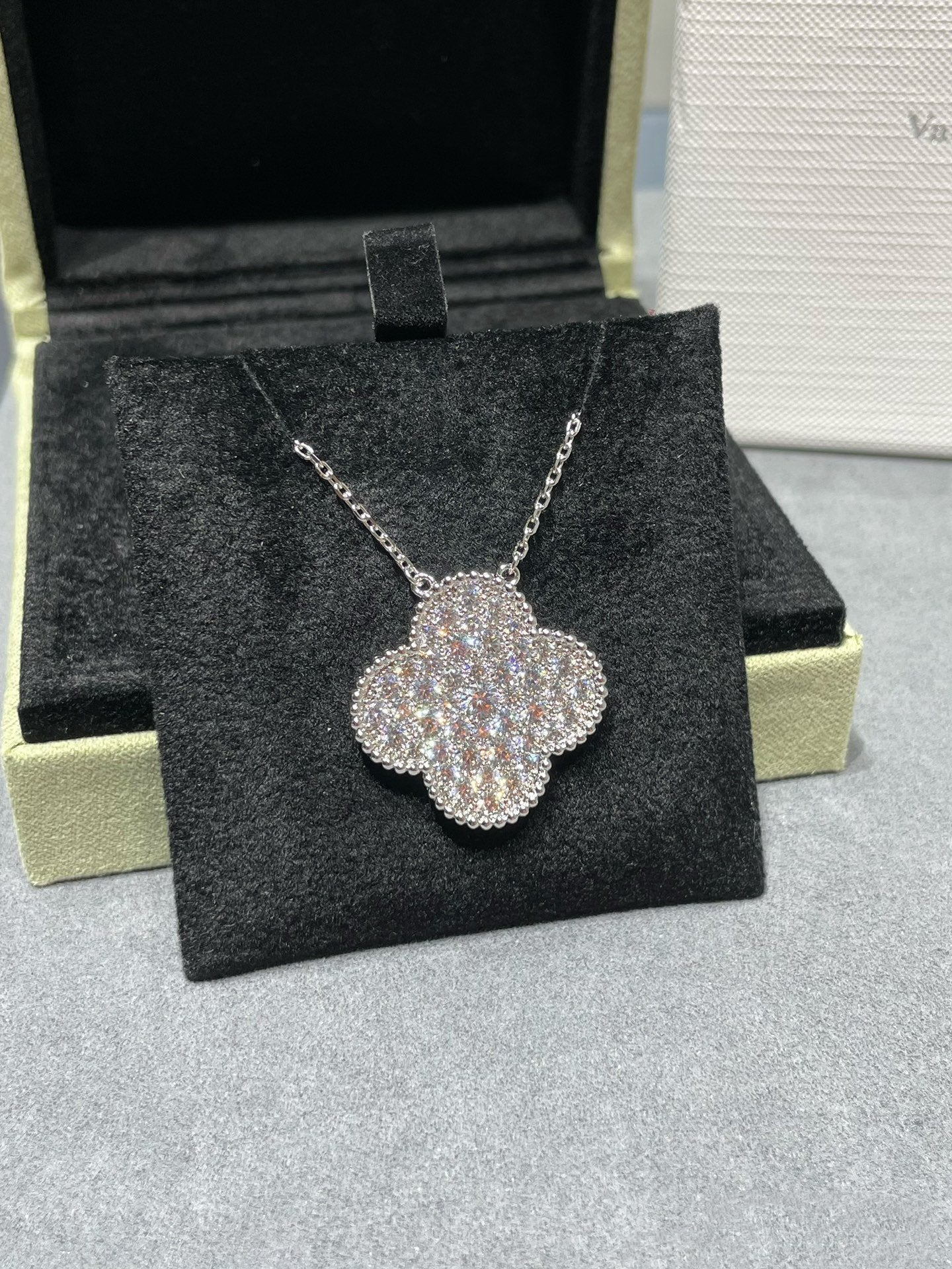 [Bloom]CLOVER 25MM LARGE PENDANT DIAMOND PAVED SILVER NECKLACE