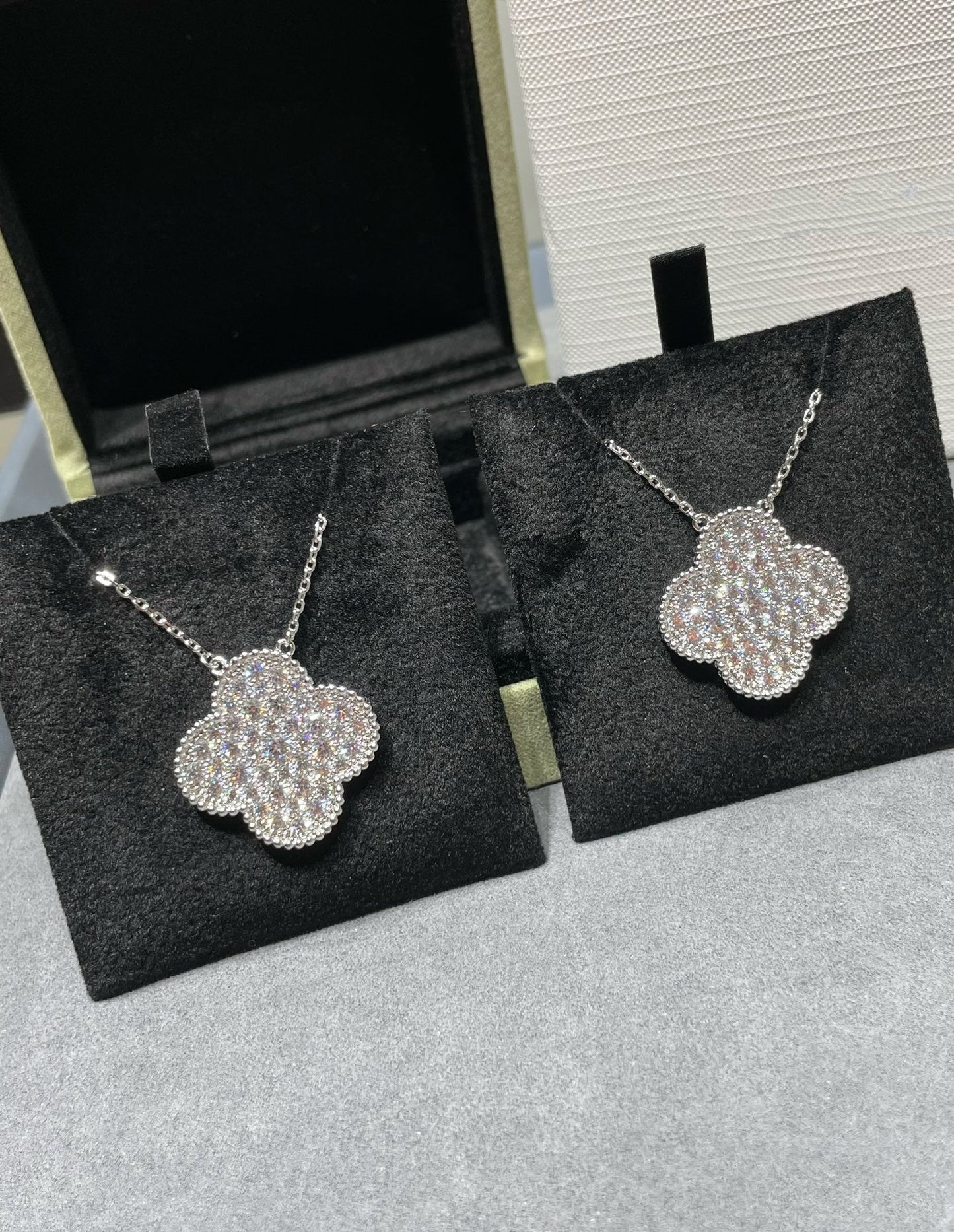 [Bloom]CLOVER 25MM LARGE PENDANT DIAMOND PAVED SILVER NECKLACE