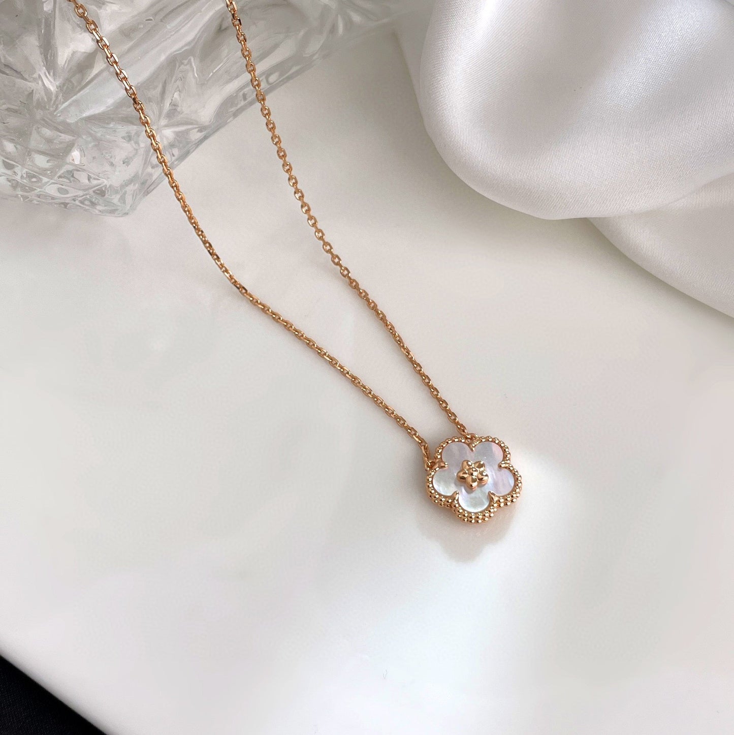 [Bloom]LUCKY  WHITE MOP  PLUM BLOSSOM NECKLACE