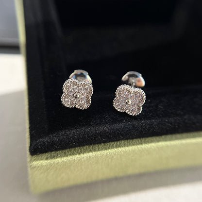 [Bloom]CLOVER MINI DIAMOND STUD EARRINGS